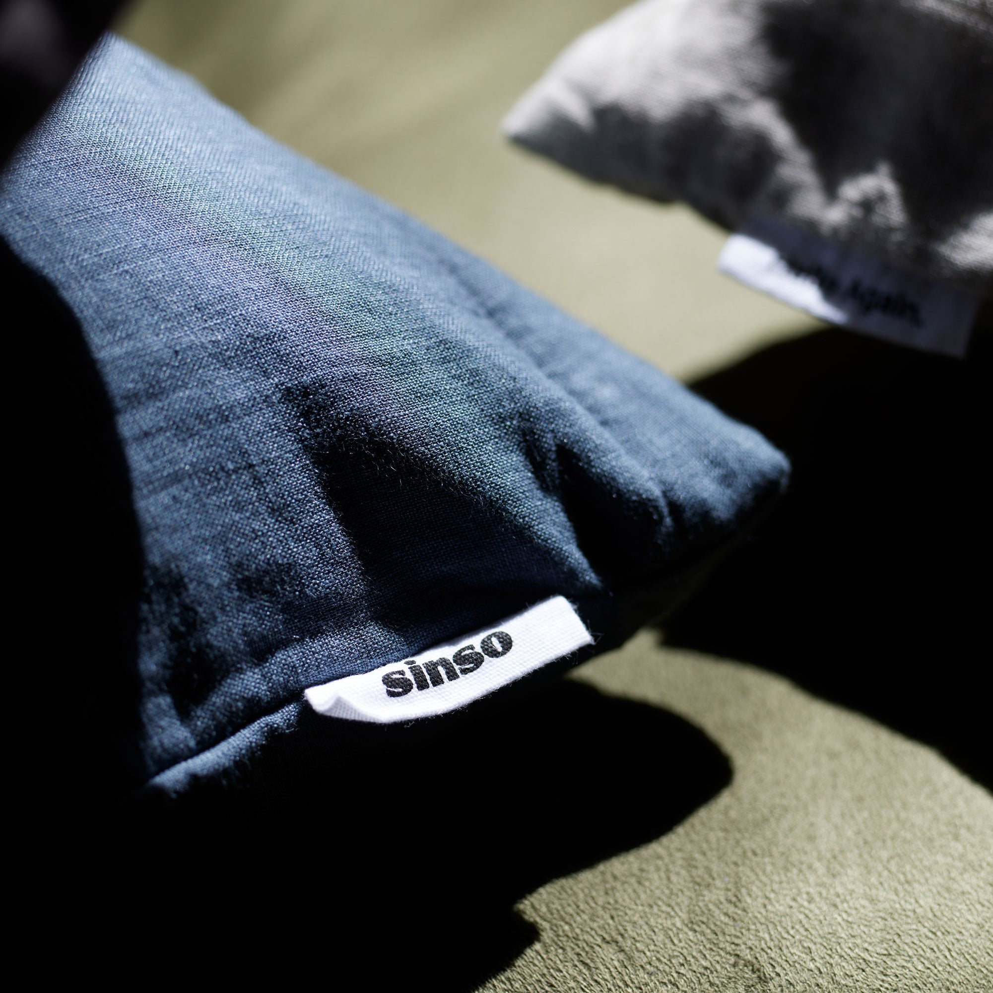 Linen Cushion Cover（Navy）｜クッションカバー – sinso